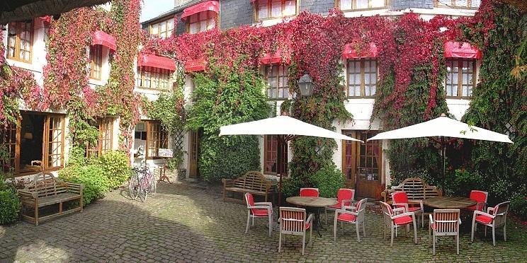 Logis Hotel Les Fuchsias Saint-Vaast-la-Hougue Exterior photo